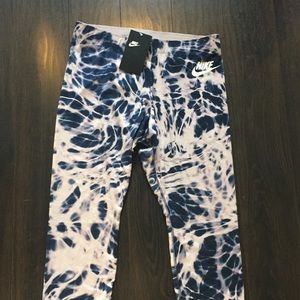 New with tags Nike Patterned Leggings